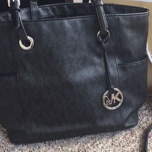 Black Michael Kors tote